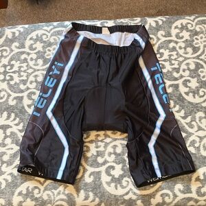Teleyi biker shorts.